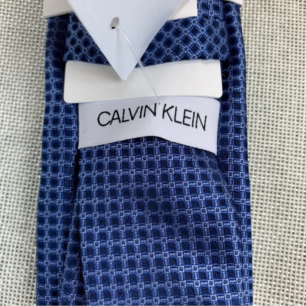 Calvin Klein Mens Locked Grid Tie Water Mill ONE SIZE